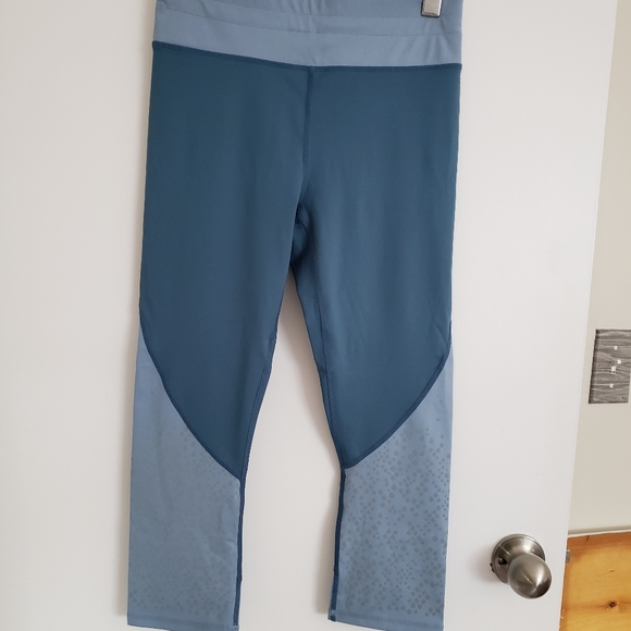 Fabletics 3/4 tight - Picture 2 of 4